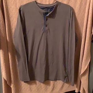 2 men’s Henley shirts.